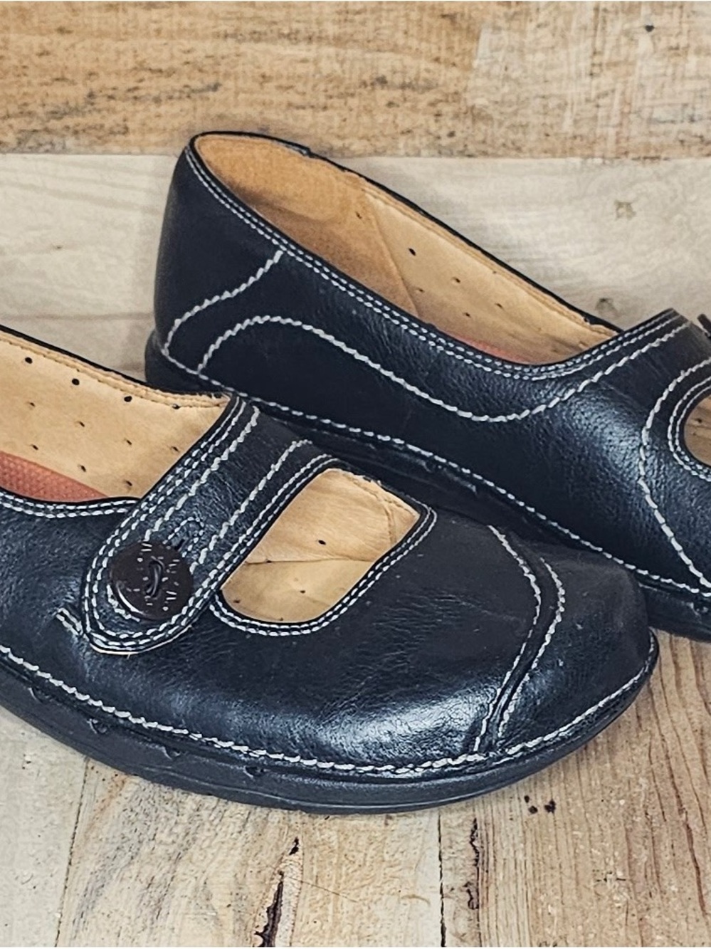 Clark’s Black Leather Mary Jane Flats with Contrast Stitching